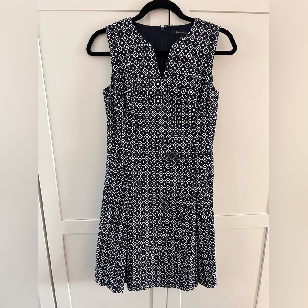 Brooks Brothers Navy Blue & White Mosaic Print Fit & Flare Dress Split Neck Sz 2
